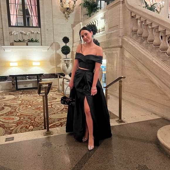 Two piece black gown satin - perfect for prom! - Picture 3 of 4